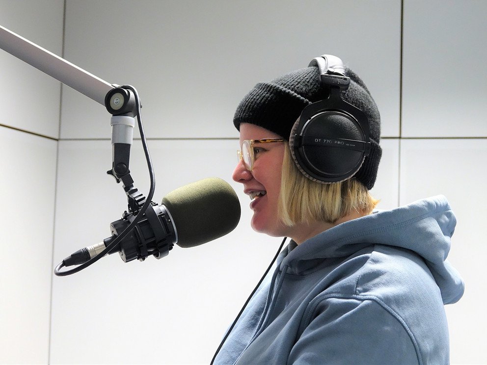 Moderatorin Belina Hauch im Studio