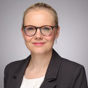 Dr. Anna K. Bernzen