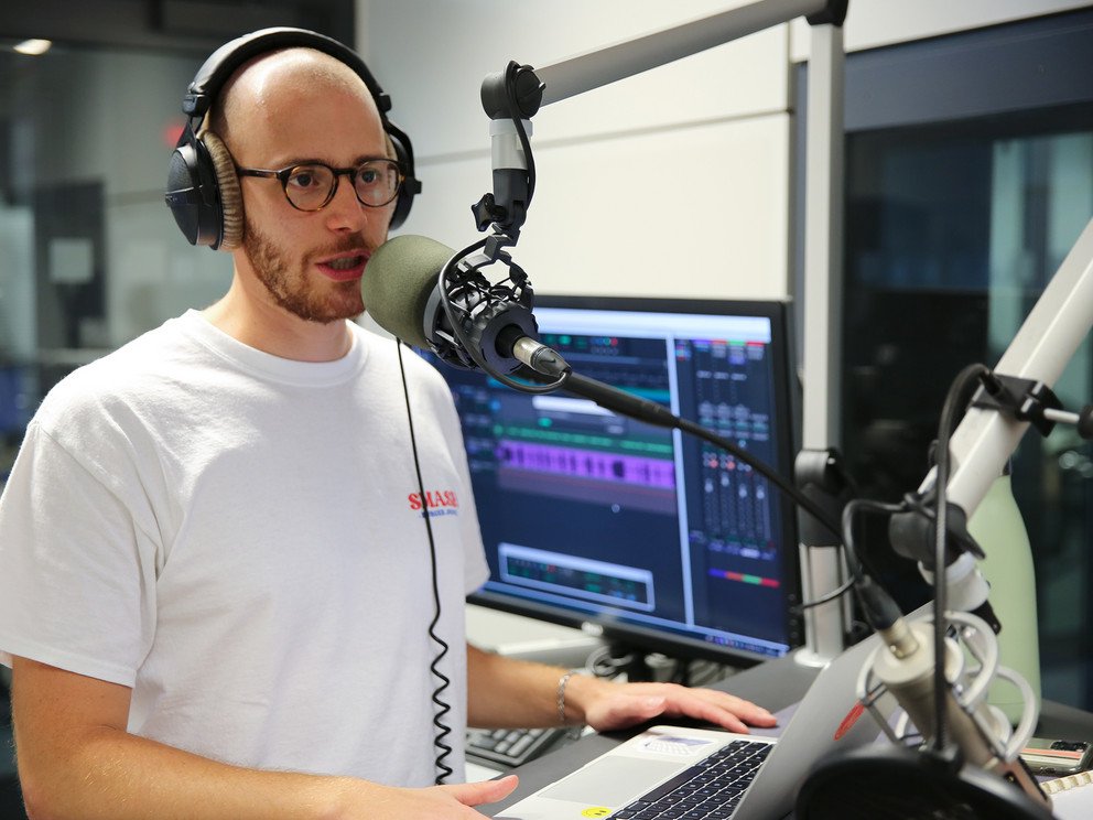 Moderator Tim Hekimoglu