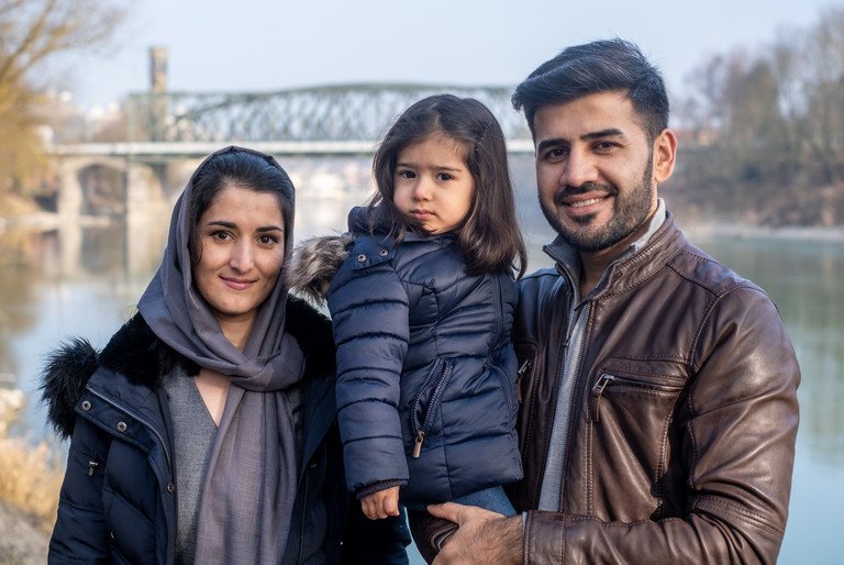Gastforscherin Silla Akbari mit Mann Parwiz und Tochter Haya. Foto: Studio Weichselbaumer