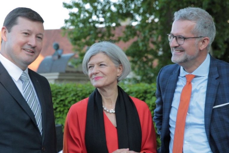 Prof. Dr. Carola Jungwirth im Gespr&auml;ch mit Prof. Dr. Martin Selmayr und Dr. Fritz Audebert.
