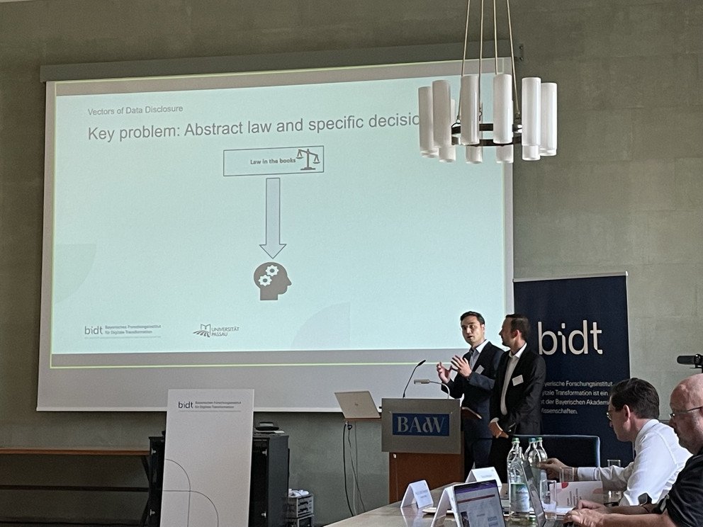 Presentation of the project by Professor Widjaja.