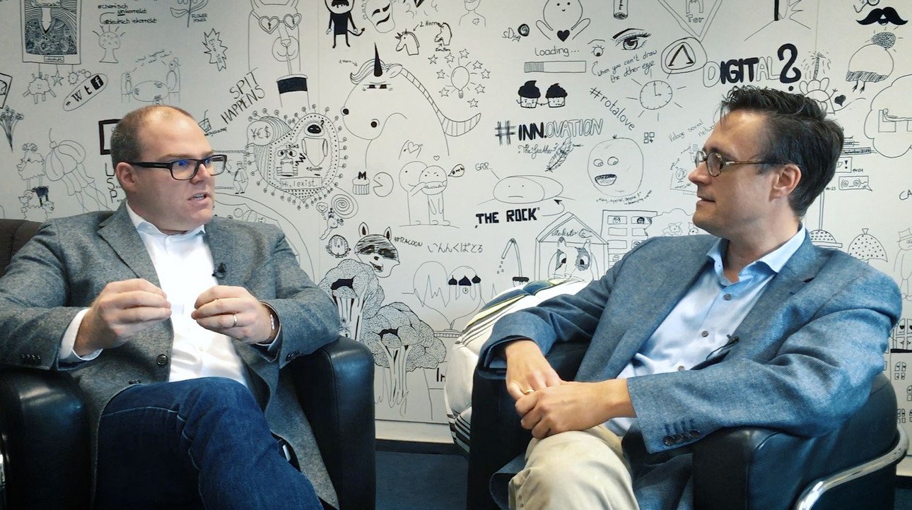 Prof. Dr. Jan Kr&auml;mer (links) und Prof. Dr. Andreas K&ouml;nig im Gespr&auml;ch.