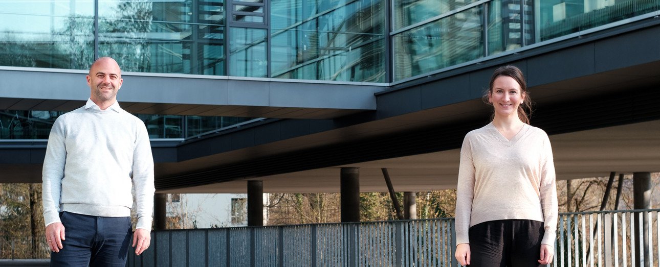 Prof. Dr. Stefan Bauernschuster und seine Doktorandin Hannah Lachenmaier.