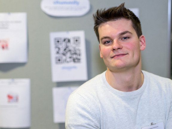 Christian Schwarz hat die App "Chummify" mitentwickelt, die mittels eines Pers&ouml;nlichkeitstests Menschen mit &auml;hnlichen Interessen zusammenbringt.