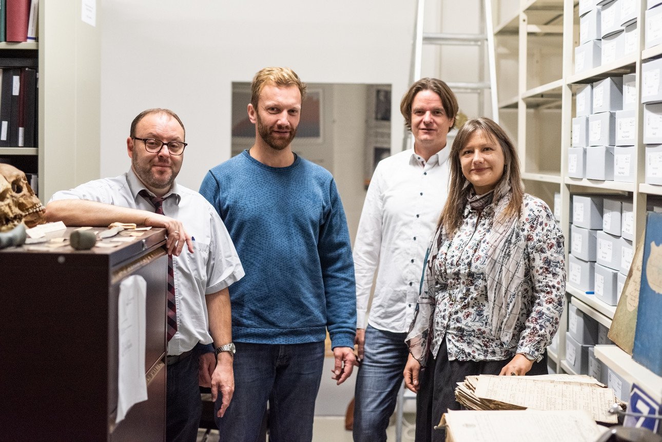 Projektteam des digitalen Uni-Museums (von links): Universit&auml;tsarchivar Mario Puhane, Sebastian Gassner (Programmierung), Prof. Dr. Malte Rehbein, Dr. Andrea Schilz (Kuratorin)