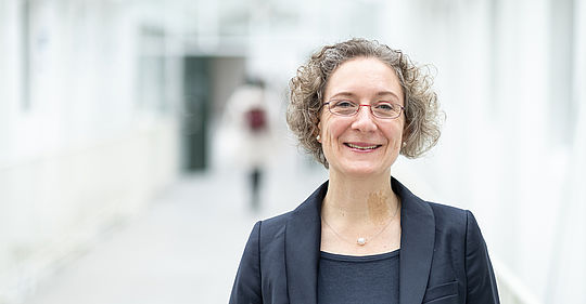 Prof. Dr. Anna Henkel, Inhaberin des Lehrstuhls für Soziologie mit Schwerpunkt Techniksoziologie und nachhaltige Entwicklung an der Universität Passau