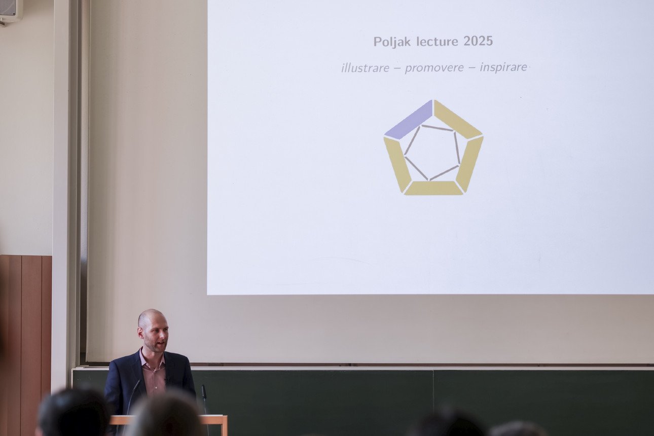 Prof. Dr. Stefan Glock bei der Begr&uuml;&szlig;ung der Teilnehmenden der ersten "Poljak lecture".