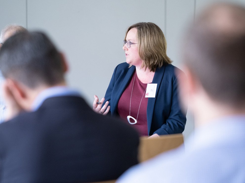 "Das beste Paper, das ich hier bislang geh&ouml;rt habe, war eine Idee, vielleicht auch eine Idee, die zun&auml;chst verr&uuml;ckt erschien" - Panel-Teilnehmerin Tine Buyl, Assistant Professor of Organization Studies an der niederl&auml;ndischen Universit&auml;t Tilburg.