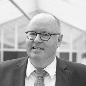 Professor Robert Esser &dagger;