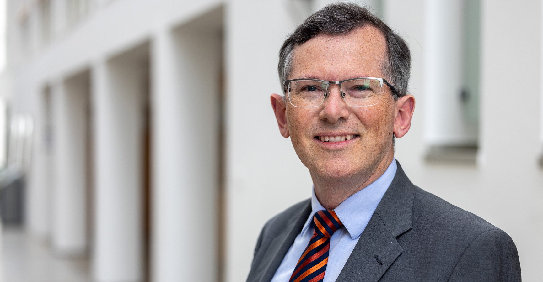 Professor Meinhard Schr&ouml;der