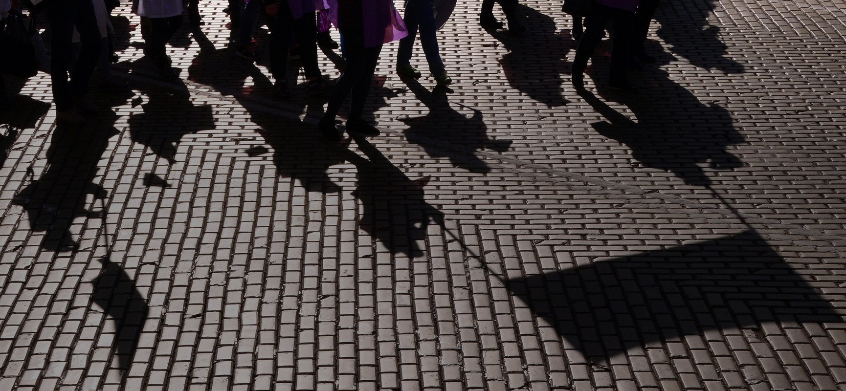 Protestierende Menschenmenge - Symbolbild: Adobe Stock.
