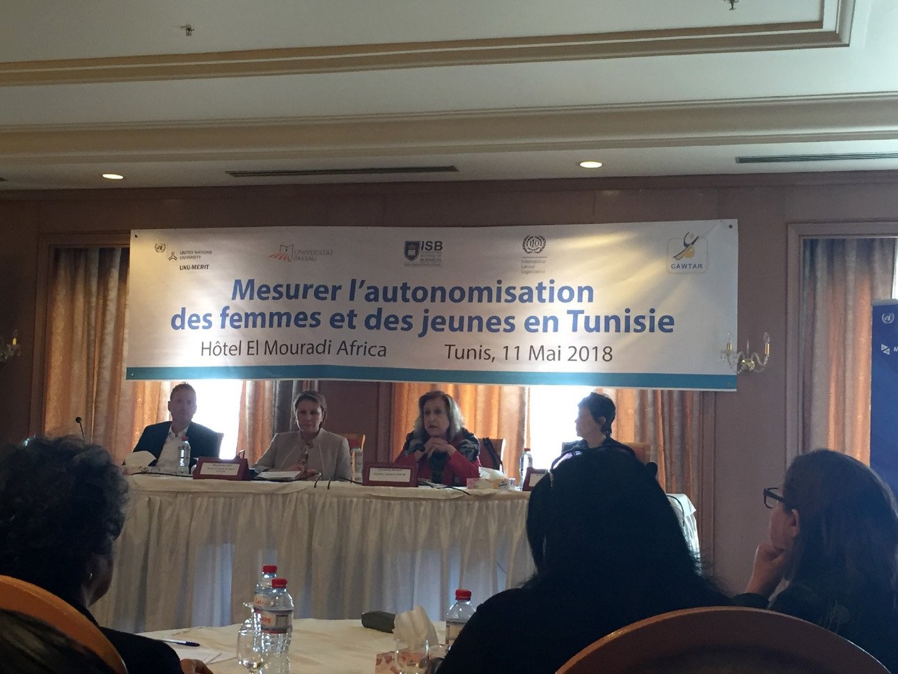 Prof. Dr. Michael Grimm (von links), die tunesische Frauenministerin Naziha Laabidi, und Dr. Soukaina Bouraoui, Executive Director des Centre of Arab Women for Training in Research