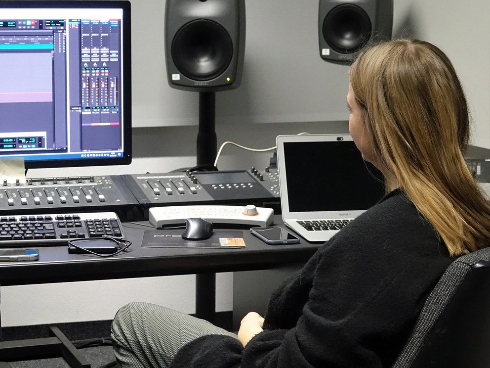 Bei der Podcast-Aufnahme im Studio