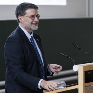 Professor Thomas Sauer