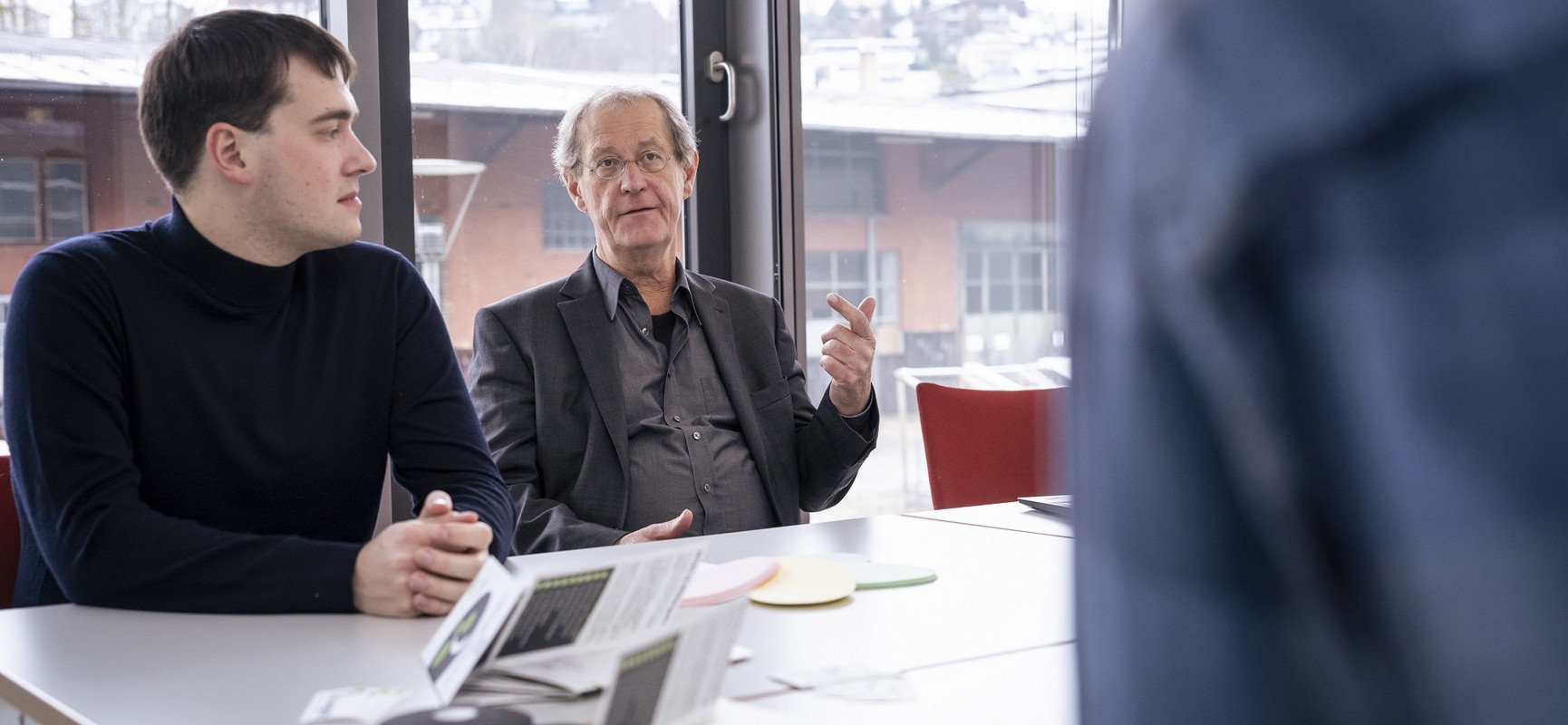 Stepan Gagin und Prof. Dr. Hermann de Meer im Gespr&auml;ch. 