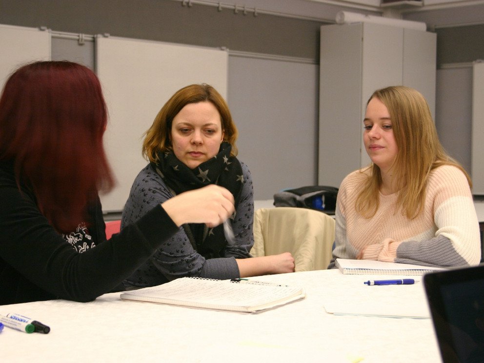 Students training as teachers 