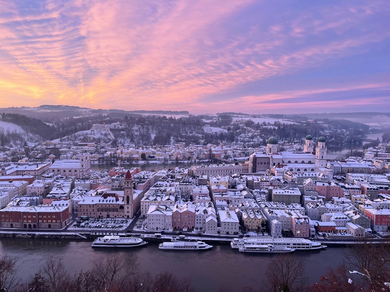  View from the castle "Veste Oberhaus" to the snowcovered old town of Passau. 