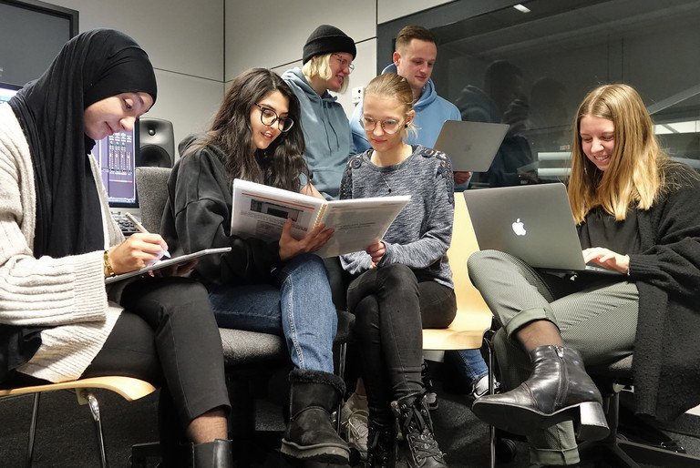 Redaktionsteam des Podcast "Kodifiziert - Der Prof-Talk" im Wintersemester 2022/2023.