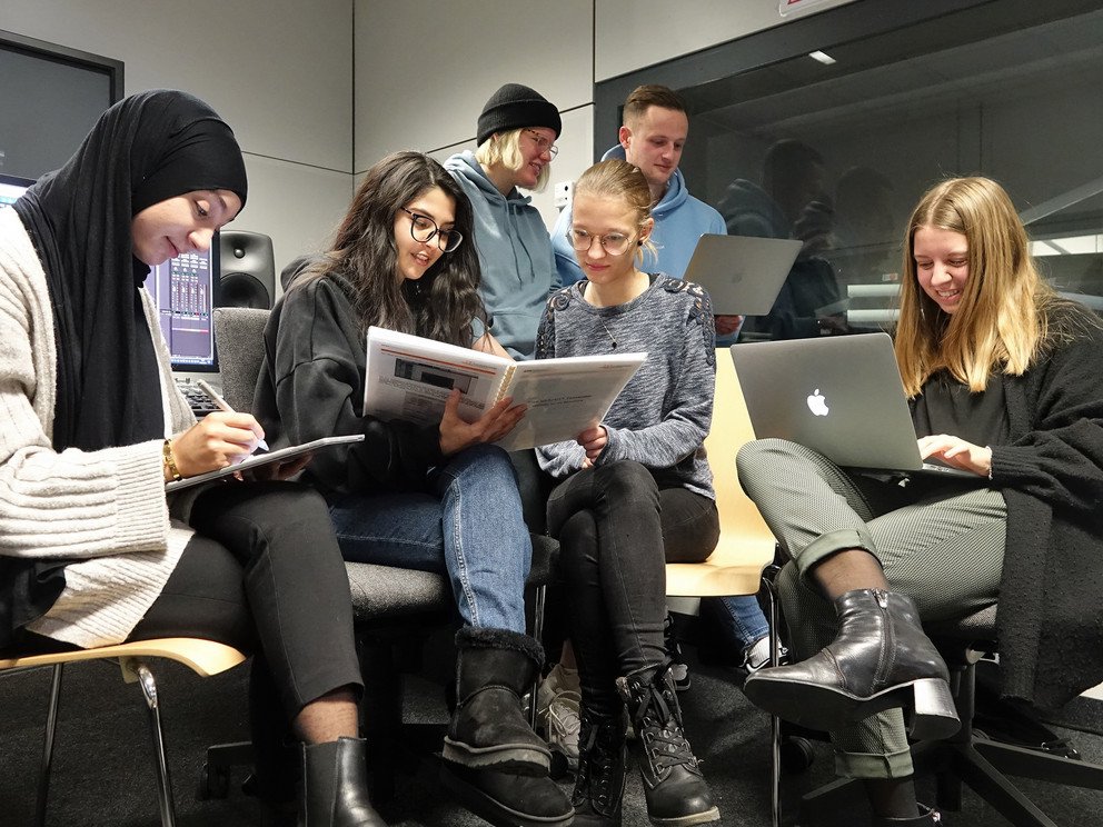 Redaktionsteam des Podcast "Kodifiziert - Der Prof-Talk" im Wintersemester 2022/2023.