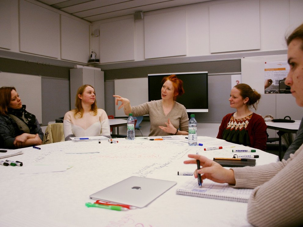 Students training as teachers develop vaccine against fake news