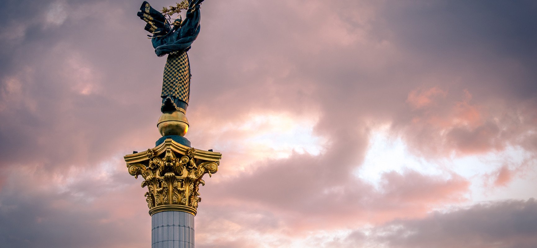 Unabh&auml;ngigkeitsdenkmal der Ukraine auf dem Majdan Nesaleschnosti in Kiew. Foto: Adobe Stock