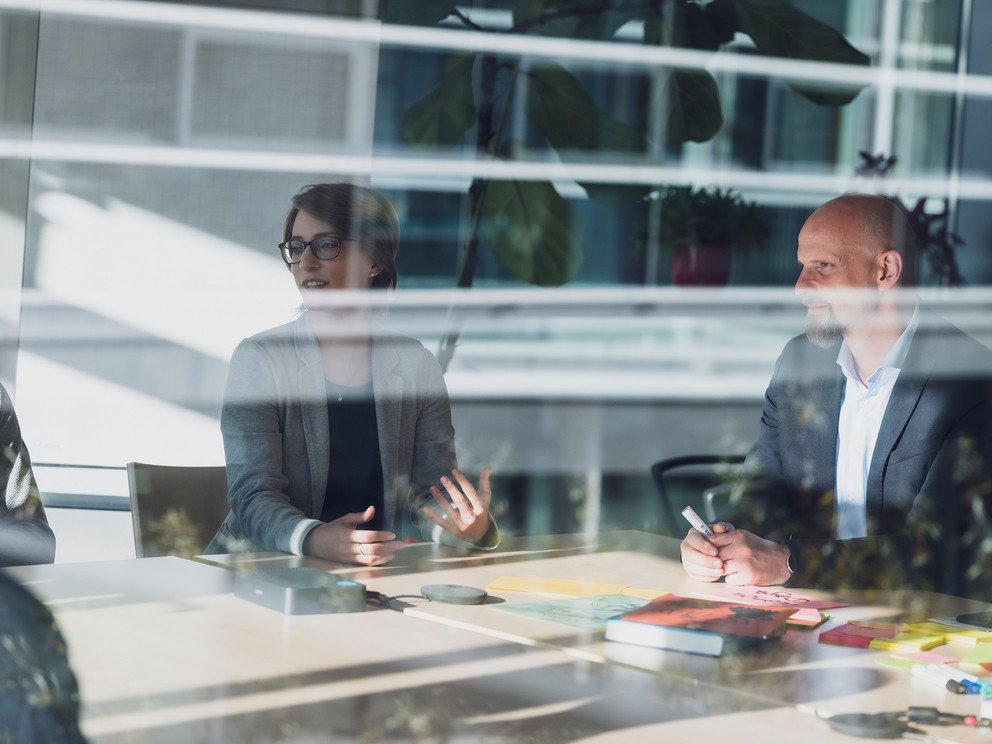 Team-Besprechung am Lehrstuhl von Prof. Dr. Michael Granitzer; Foto: Universit&auml;t Passau