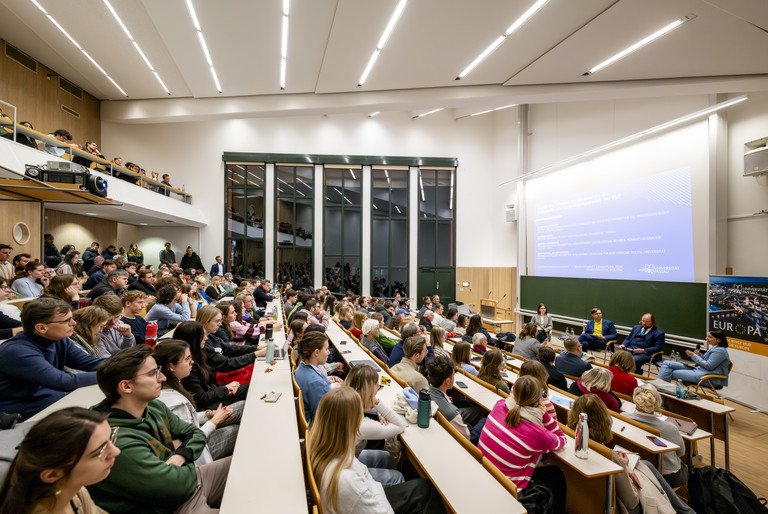 Following the discussion, the audience was able to ask questions.