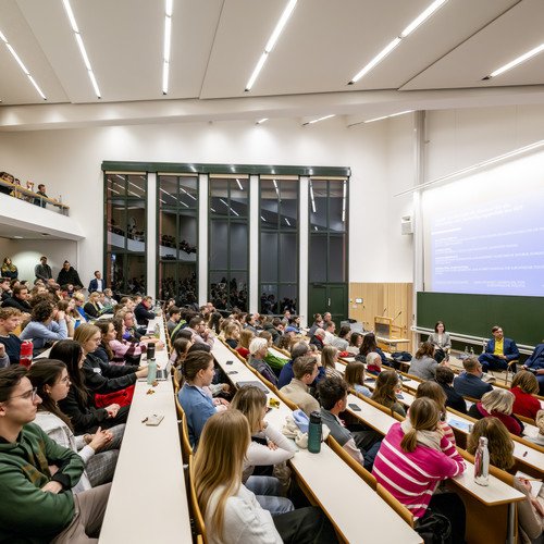 Following the discussion, the audience was able to ask questions.