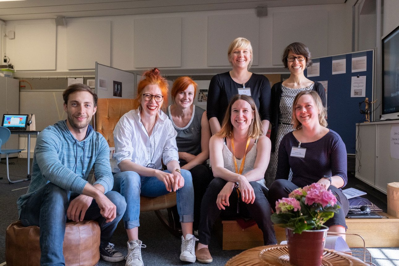 Gruppenfoto des interdisziplin&auml;ren Teams des SKILL-Teilprojekts "Information & Media Literacy"