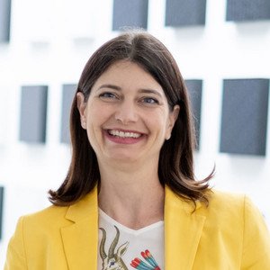 Professor Carolin H&auml;ussler