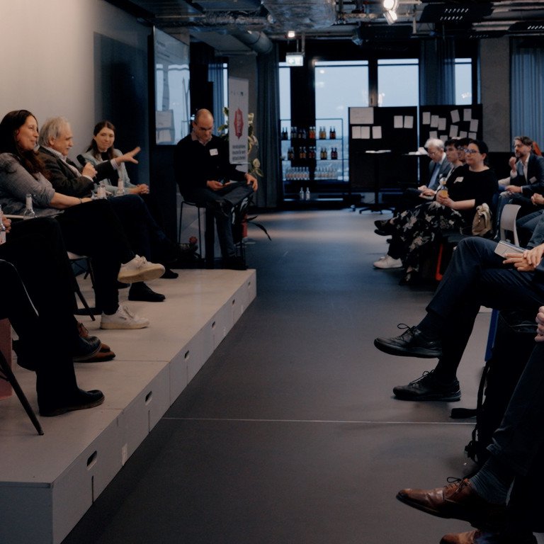 Podium auf der Abschlussveranstaltung des Forschungsverbunds ForDaySec