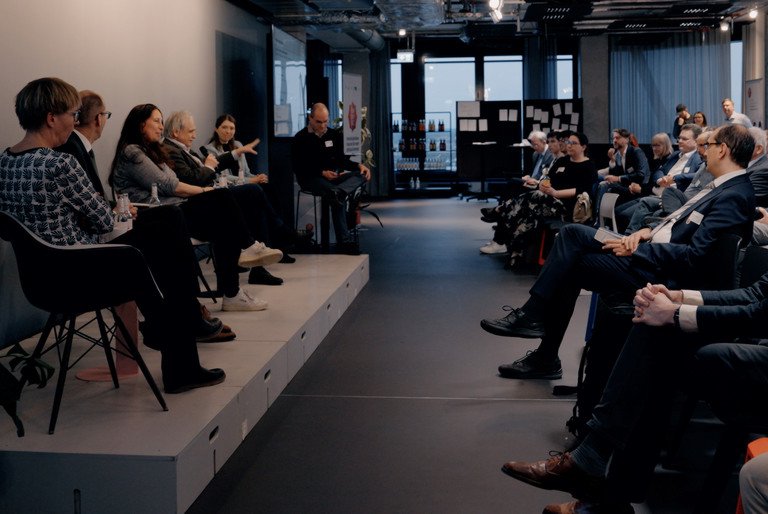 Podium auf der Abschlussveranstaltung des Forschungsverbunds ForDaySec