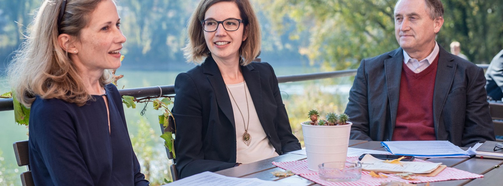 Ringvorlesung Digitalisierung und Gesellschaft: Prof. Dr. Franz Lehner, Prof. Dr. Susanne Mayr und Prof. Dr. Hannah Schmid-Petri veranstalten gemeinsam eine &ouml;ffentliche Ringvorlesung, die das sensible Feld "Alles au&szlig;er Kontrolle? Herausforderungen der Digitalisierung f&uuml;r die Gesellschaft" behandelt. 