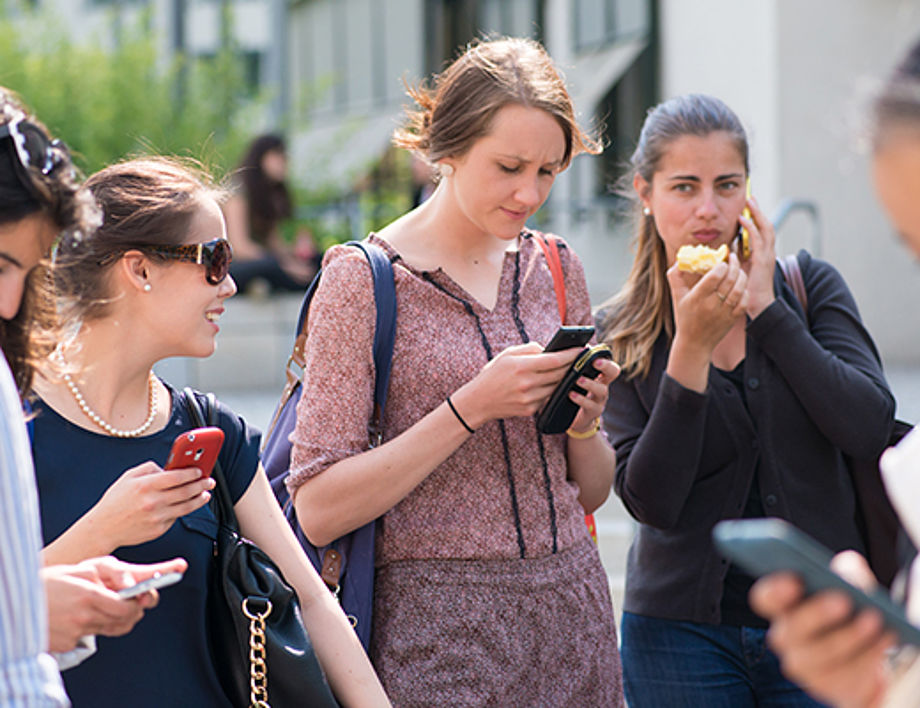 How does the social and consumption-related behavior of individuals develop through new media, especially social networks, and what impact do these changes have on enterprises and society?